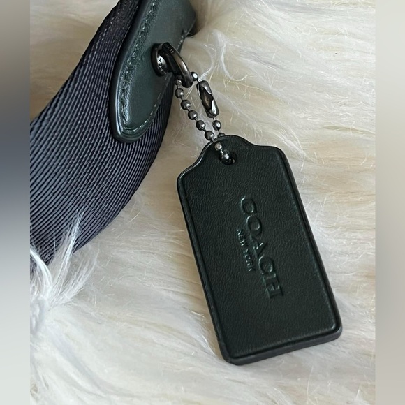 CM371 - Coach Gotham Sling Pack 13 - Picture 8 of 14